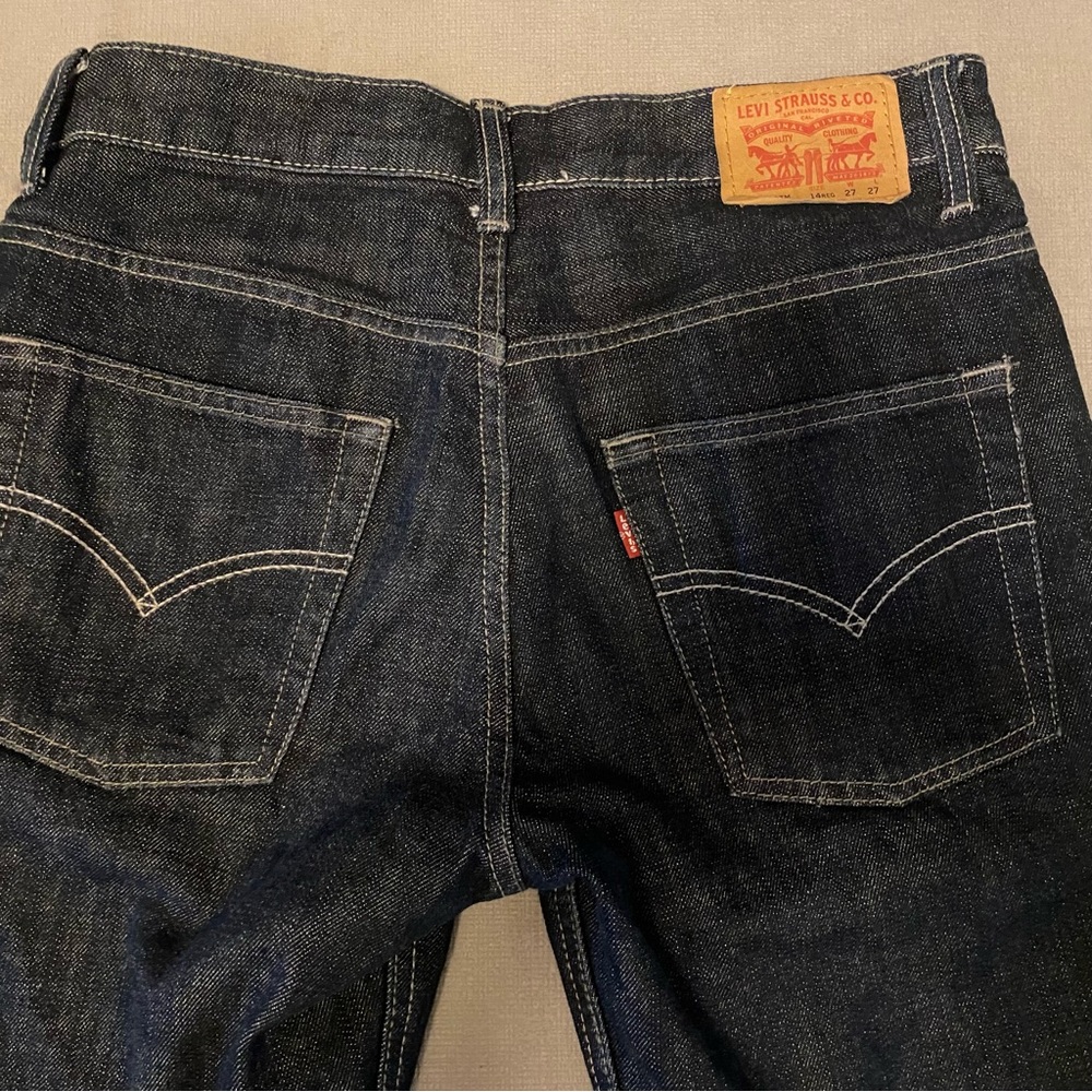 NWOT Levi's 550 boys' dark wash jeans. Timeless style -